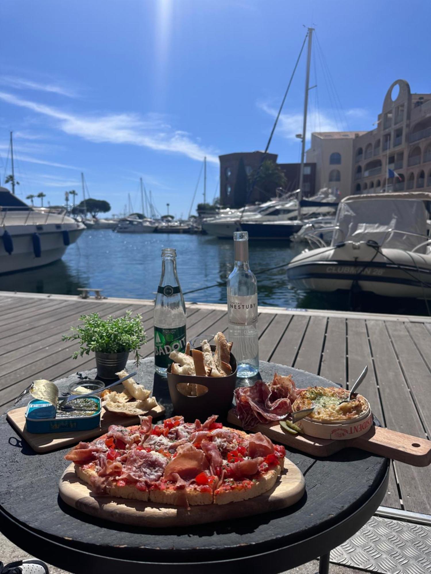 Sejour Au Port Apartment Hyeres Luaran gambar