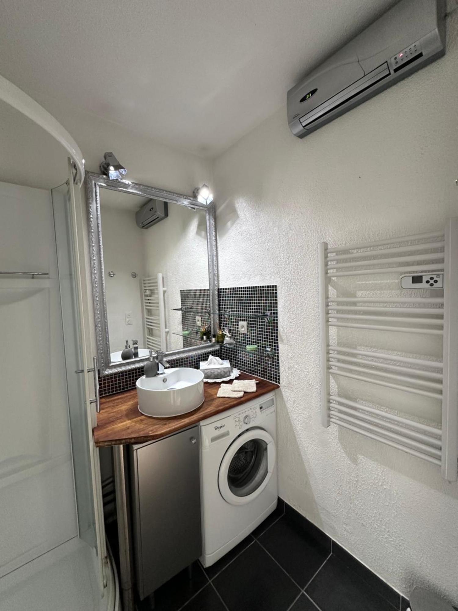 Sejour Au Port Apartment Hyeres Luaran gambar