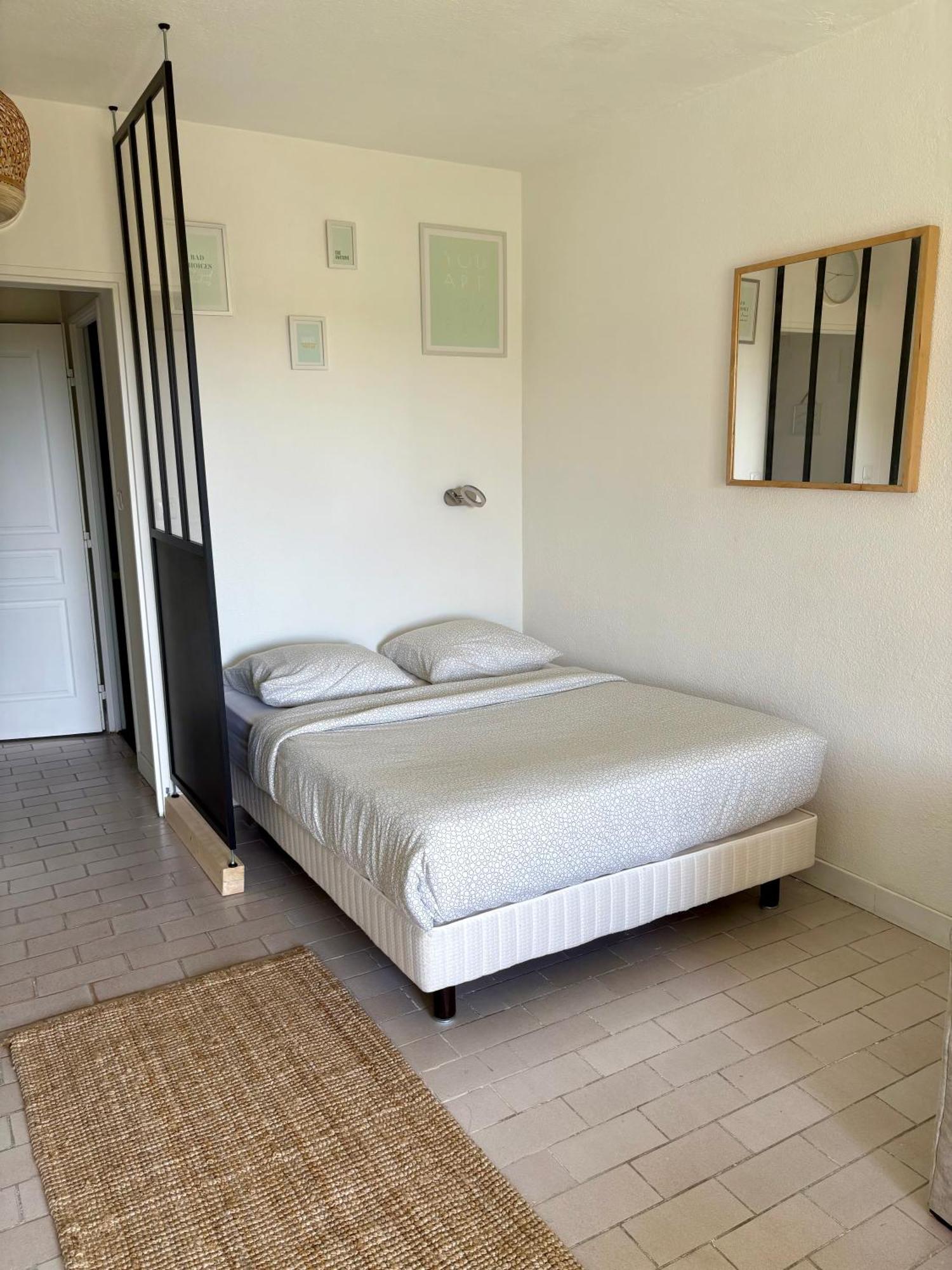 Sejour Au Port Apartment Hyeres Luaran gambar