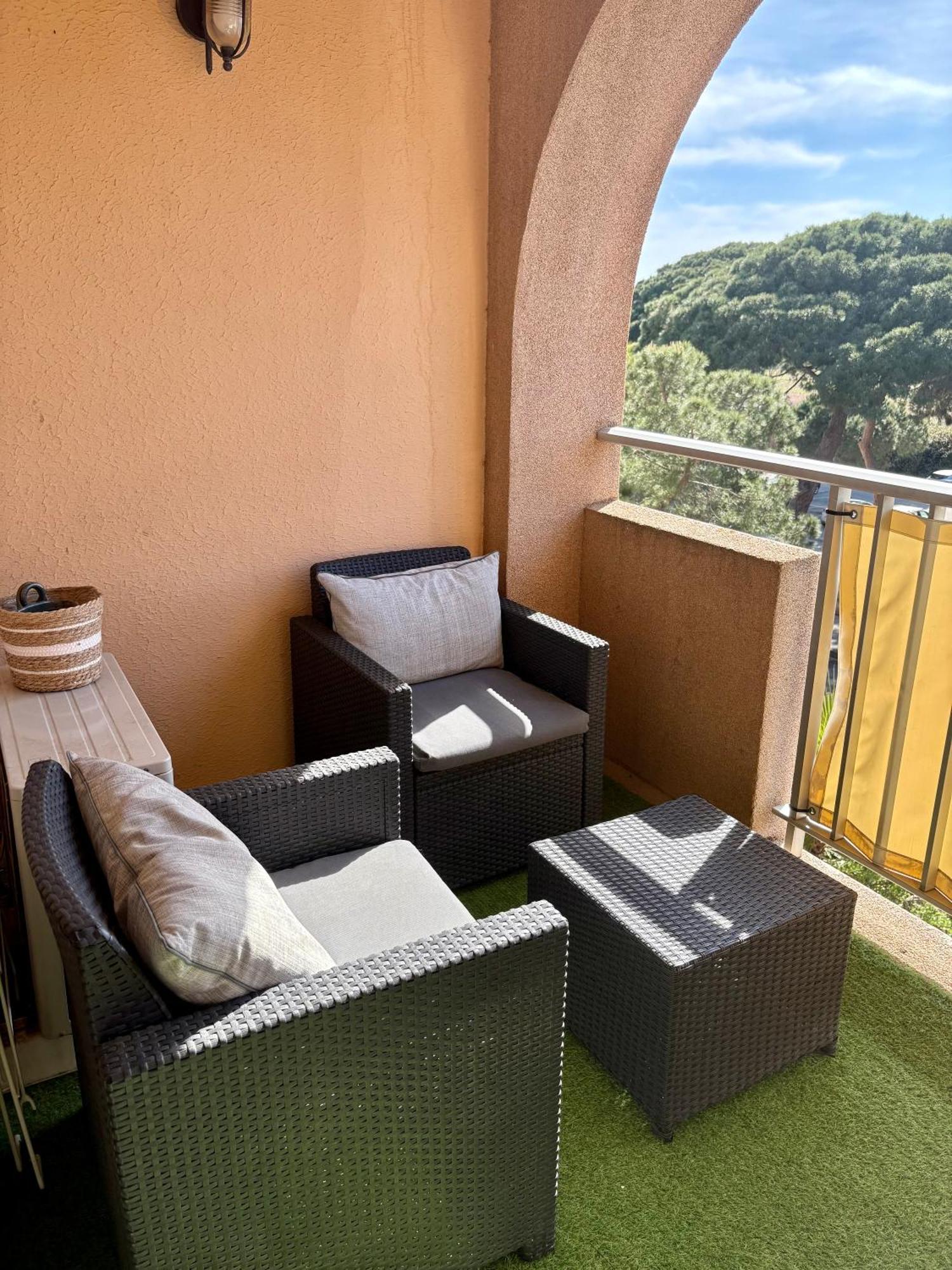 Sejour Au Port Apartment Hyeres Luaran gambar