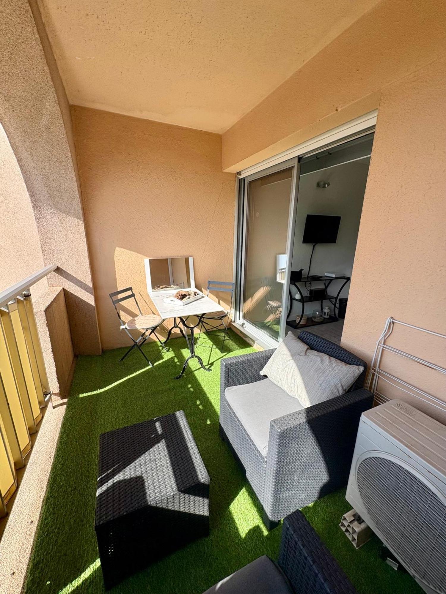 Sejour Au Port Apartment Hyeres Luaran gambar