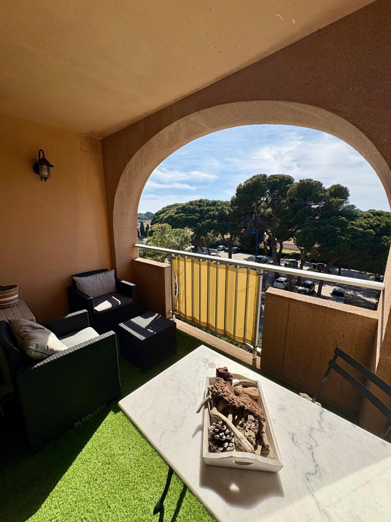 Sejour Au Port Apartment Hyeres Luaran gambar